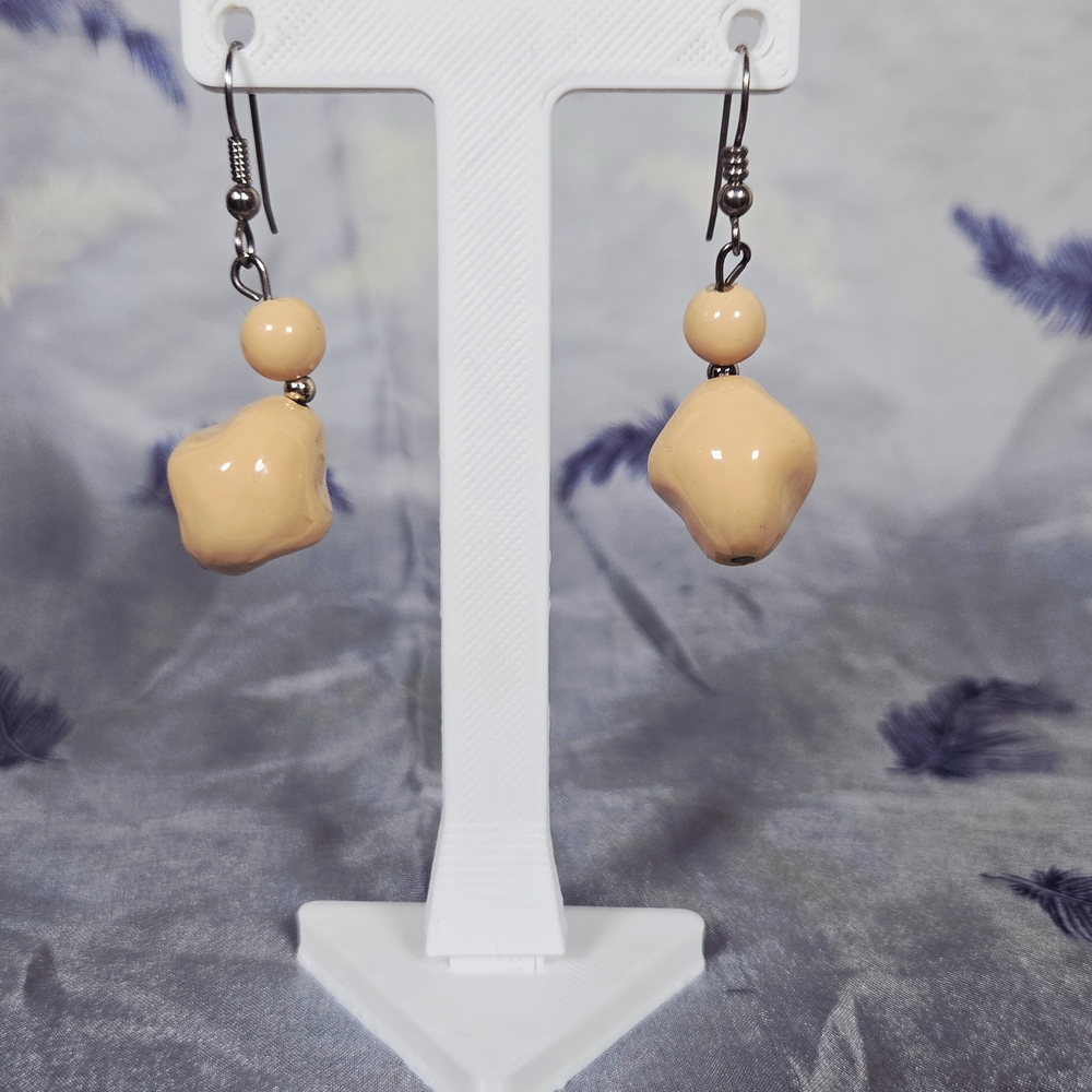 Hamdmade Cream Dangle Earrings